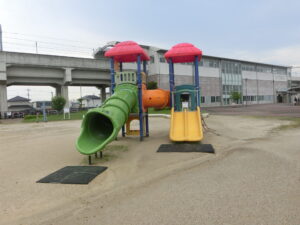 桜井駅前公園のメイン遊具