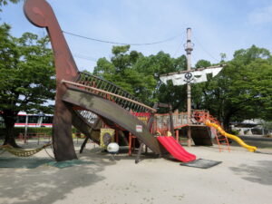 安城総合運動公園　タコ公園　海賊船の遊具